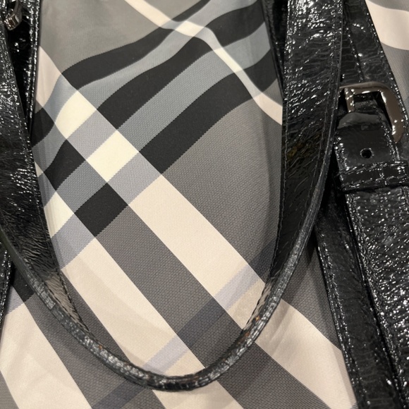 Burberry Victoria Nova Check Bag - Picture 7 of 7